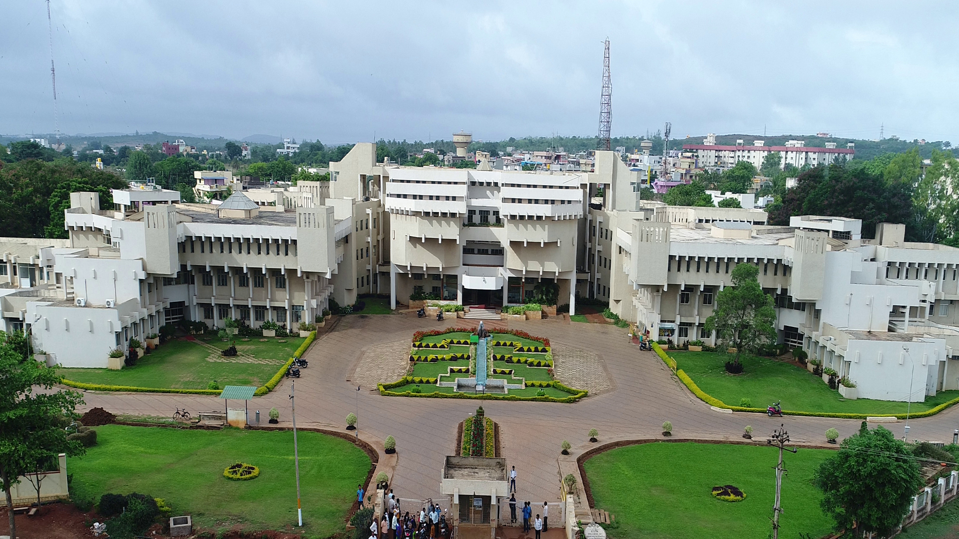Shri Dharmasthala Manjunatheshwara University campus